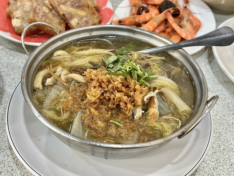 (羅東美食)一鑫園小吃~爆量蚵仔滷肉飯、招牌手工燒賣!宜蘭特