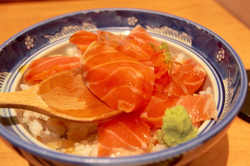 高雄市苓雅區吃。高雄美食｜苓雅區。「碰心蘿蔔」小高不小心二訪超人氣日式平價料理店，幾年後品嚐心得都一樣值得推薦給