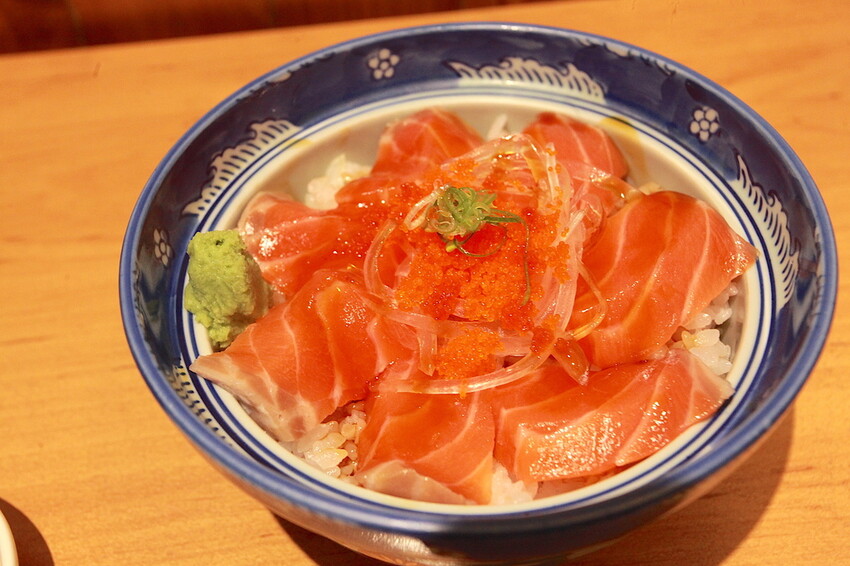 高雄市苓雅區吃。高雄美食｜苓雅區。「碰心蘿蔔」小高不小心二訪超人氣日式平價料理店，幾年後品嚐心得都一樣值得推薦給