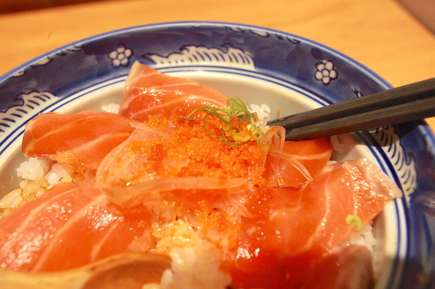 高雄市苓雅區吃。高雄美食｜苓雅區。「碰心蘿蔔」小高不小心二訪超人氣日式平價料理店，幾年後品嚐心得都一樣值得推薦給