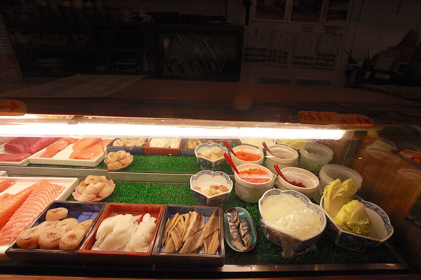 高雄市苓雅區吃。高雄美食｜苓雅區。「碰心蘿蔔」小高不小心二訪超人氣日式平價料理店，幾年後品嚐心得都一樣值得推薦給