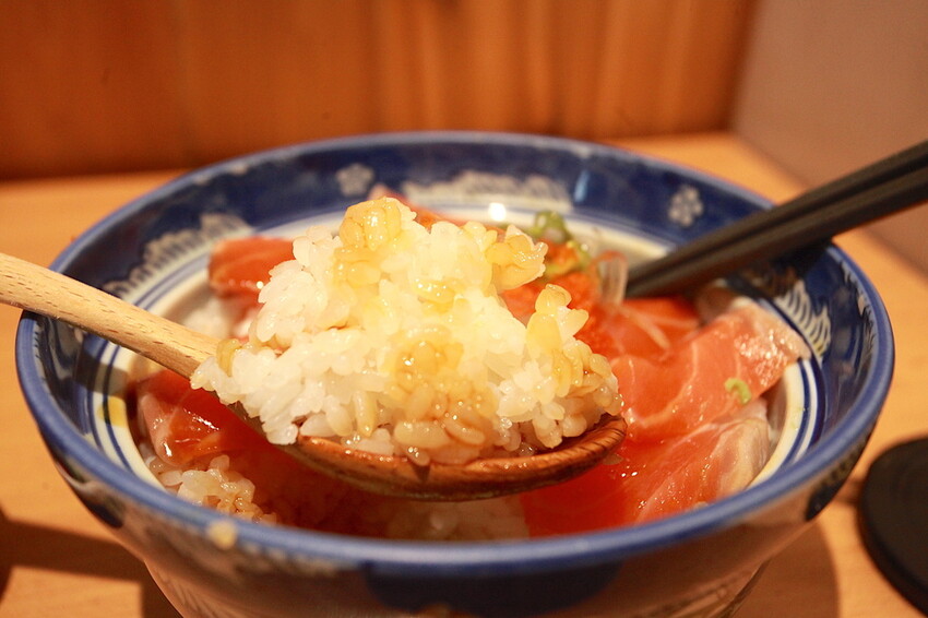 高雄市苓雅區吃。高雄美食｜苓雅區。「碰心蘿蔔」小高不小心二訪超人氣日式平價料理店，幾年後品嚐心得都一樣值得推薦給