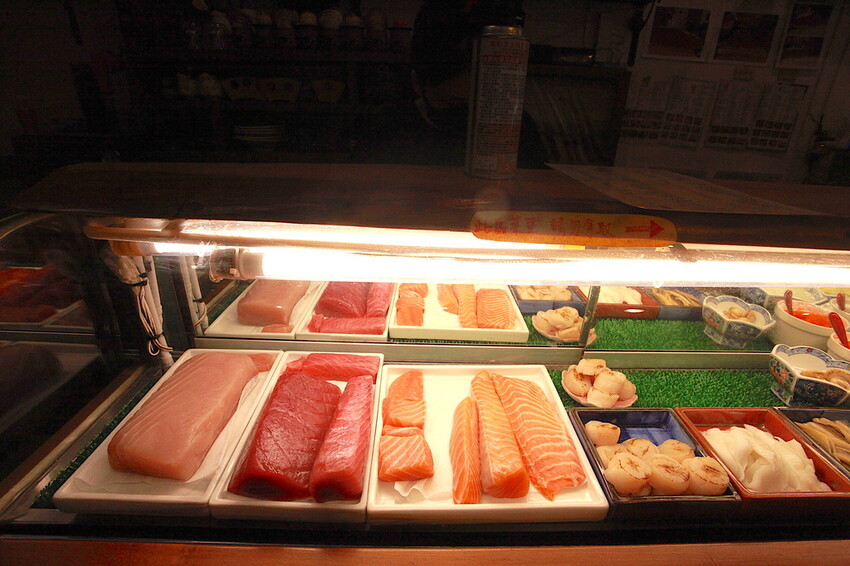 高雄市苓雅區吃。高雄美食｜苓雅區。「碰心蘿蔔」小高不小心二訪超人氣日式平價料理店，幾年後品嚐心得都一樣值得推薦給