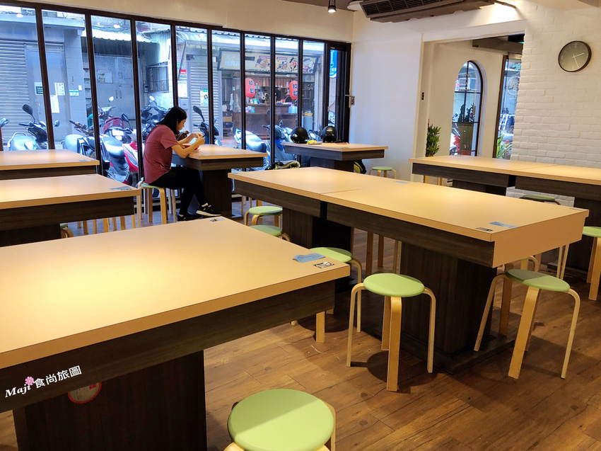 /tmp/phpX4kS8m /tmp/phpX4kS8m