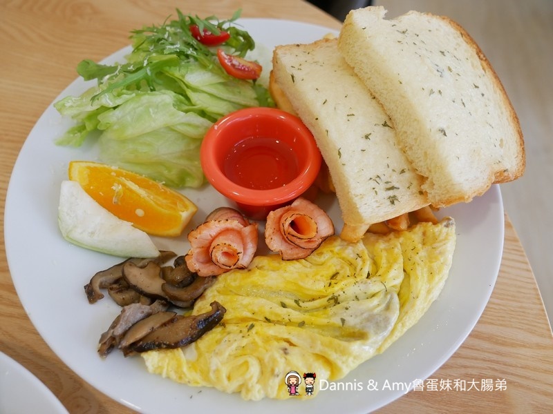 竹北早午餐推薦︱More Love沐樂早午餐。現點現做份量實在。用餐環境輕鬆舒適（影片）