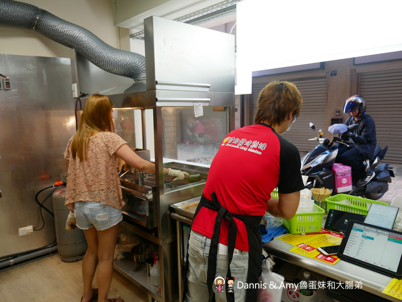 湖口美食︱新竹城隍廟排隊名店 -維縈家鄉碳烤雞排(明星店)插旗湖口工業區啦!先炸再碳烤外酥內嫩搭配獨門醬汁~湖口工業區下午茶宵夜新選擇。士林夜市排隊美食(影片) 湖口美食︱新竹城隍廟排隊名店 -維縈家鄉碳烤雞排(明星店)插旗湖口工業區啦!先炸再碳烤外酥內嫩搭配獨門醬汁~湖口工業區下午茶宵夜新選擇。士林夜市排隊美食(影片)