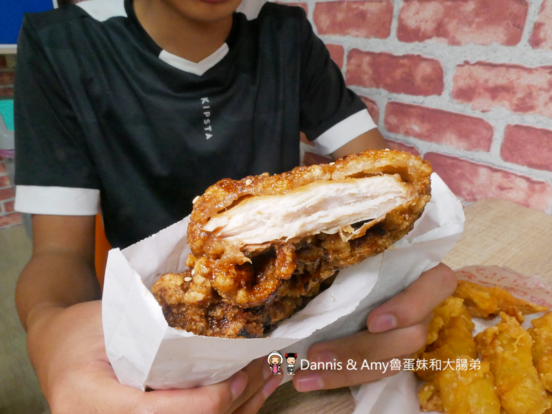 湖口美食︱新竹城隍廟排隊名店 -維縈家鄉碳烤雞排(明星店)插旗湖口工業區啦!先炸再碳烤外酥內嫩搭配獨門醬汁~湖口工業區下午茶宵夜新選擇。士林夜市排隊美食(影片) 湖口美食︱新竹城隍廟排隊名店 -維縈家鄉碳烤雞排(明星店)插旗湖口工業區啦!先炸再碳烤外酥內嫩搭配獨門醬汁~湖口工業區下午茶宵夜新選擇。士林夜市排隊美食(影片)