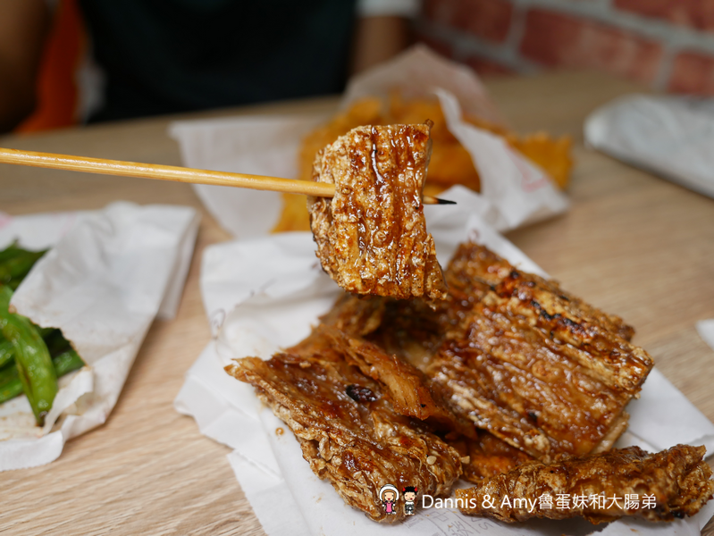 湖口美食︱新竹城隍廟排隊名店 -維縈家鄉碳烤雞排(明星店)插旗湖口工業區啦!先炸再碳烤外酥內嫩搭配獨門醬汁~湖口工業區下午茶宵夜新選擇。士林夜市排隊美食(影片) 湖口美食︱新竹城隍廟排隊名店 -維縈家鄉碳烤雞排(明星店)插旗湖口工業區啦!先炸再碳烤外酥內嫩搭配獨門醬汁~湖口工業區下午茶宵夜新選擇。士林夜市排隊美食(影片)