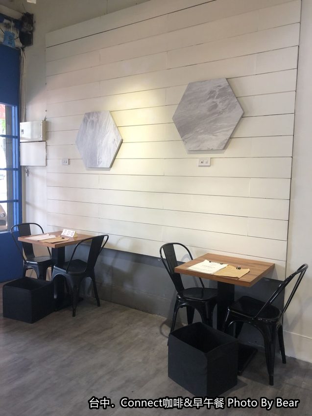 【台中】「Connect咖啡&早午餐，有正港鹹酥雞入菜的大份量早午餐（咖哩飯/歐姆蛋/手工烤餅/台灣大道上/近新光三越.大遠百）」