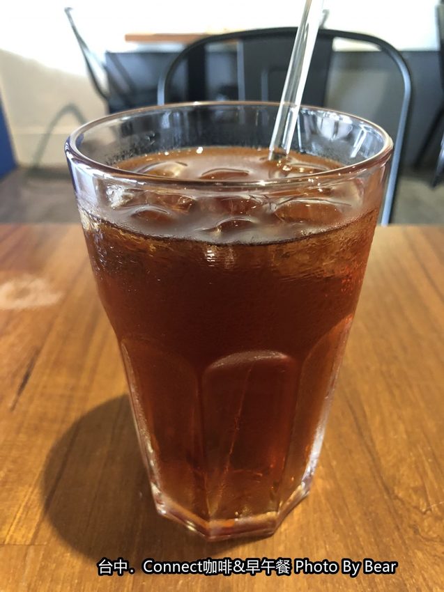 【台中】「Connect咖啡&早午餐，有正港鹹酥雞入菜的大份量早午餐（咖哩飯/歐姆蛋/手工烤餅/台灣大道上/近新光三越.大遠百）」