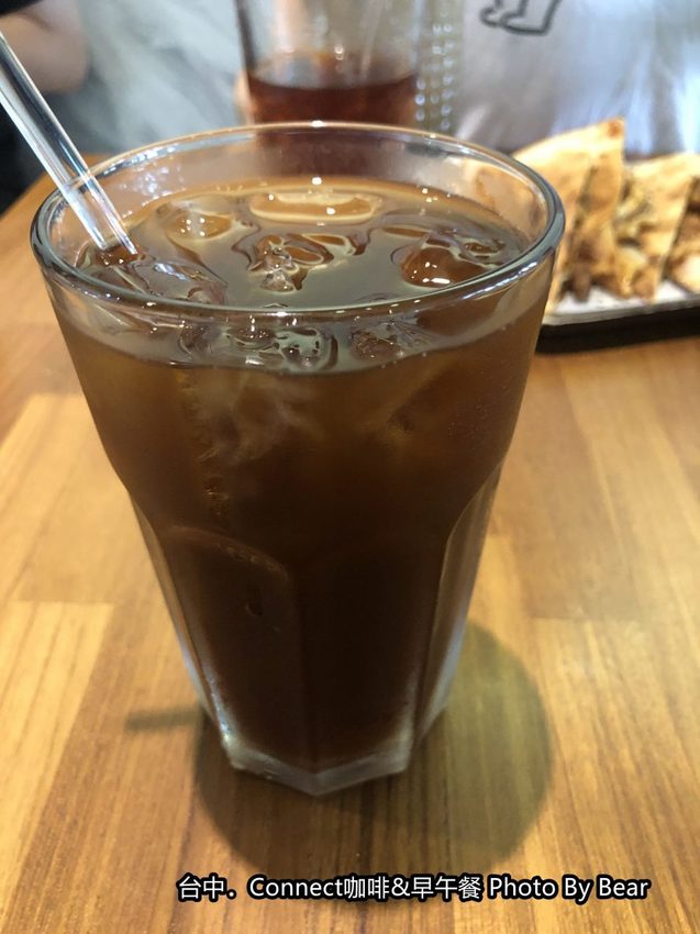 【台中】「Connect咖啡&早午餐，有正港鹹酥雞入菜的大份量早午餐（咖哩飯/歐姆蛋/手工烤餅/台灣大道上/近新光三越.大遠百）」