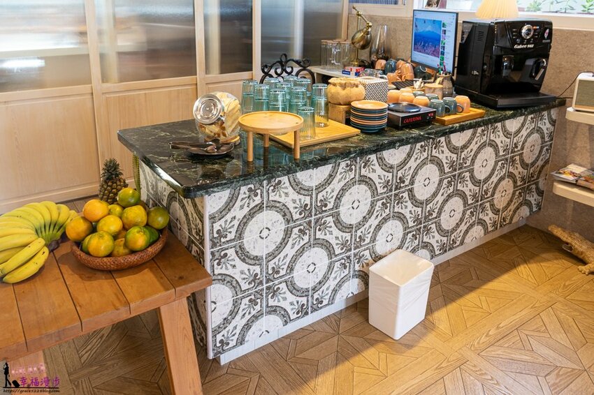 茉白花蓮夜市海景民宿