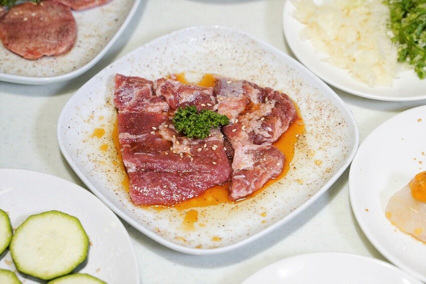 聚餐首選推薦！超人氣「Uncle Shawn 燒肉餐酒館」你吃過了嗎？是我N訪的燒肉店之一，每桌都有全程代烤服務，讓各位的用餐體驗都是最尊榮頂級的享受！ - 阿華田的美食日記