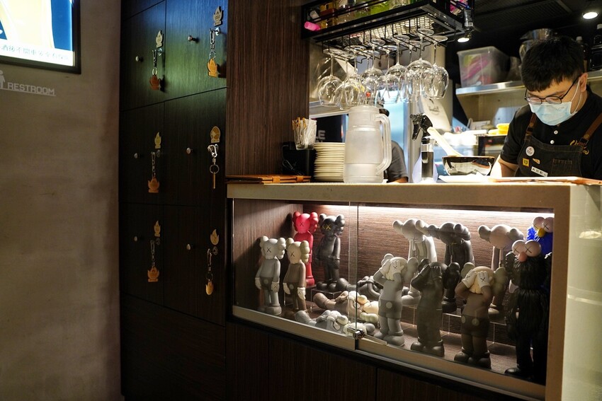 聚餐首選推薦！超人氣「Uncle Shawn 燒肉餐酒館」你吃過了嗎？是我N訪的燒肉店之一，每桌都有全程代烤服務，讓各位的用餐體驗都是最尊榮頂級的享受！ - 阿華田的美食日記