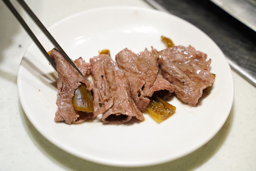 聚餐首選推薦！超人氣「Uncle Shawn 燒肉餐酒館」你吃過了嗎？是我N訪的燒肉店之一，每桌都有全程代烤服務，讓各位的用餐體驗都是最尊榮頂級的享受！ - 阿華田的美食日記