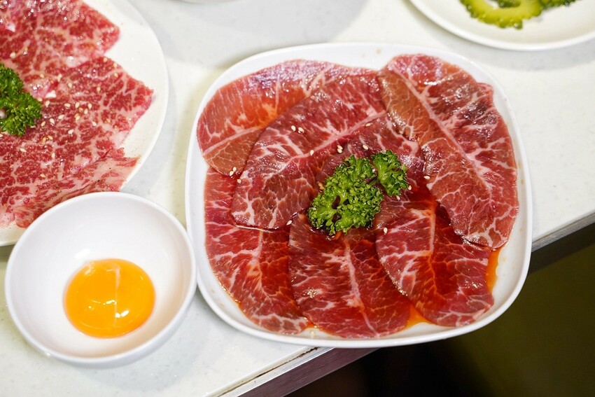 聚餐首選推薦！超人氣「Uncle Shawn 燒肉餐酒館」你吃過了嗎？是我N訪的燒肉店之一，每桌都有全程代烤服務，讓各位的用餐體驗都是最尊榮頂級的享受！ - 阿華田的美食日記