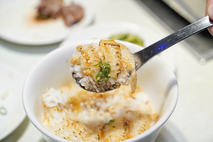 聚餐首選推薦！超人氣「Uncle Shawn 燒肉餐酒館」你吃過了嗎？是我N訪的燒肉店之一，每桌都有全程代烤服務，讓各位的用餐體驗都是最尊榮頂級的享受！ - 阿華田的美食日記