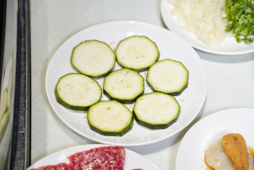 聚餐首選推薦！超人氣「Uncle Shawn 燒肉餐酒館」你吃過了嗎？是我N訪的燒肉店之一，每桌都有全程代烤服務，讓各位的用餐體驗都是最尊榮頂級的享受！ - 阿華田的美食日記