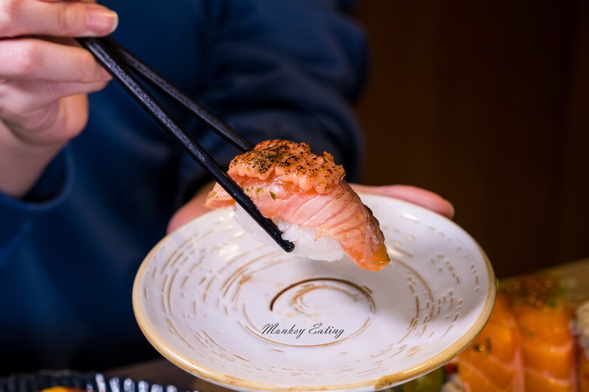 【台中日本料理】小鮨食事│高CP值平價日料，創意握壽司丼飯，厚切生魚片超新鮮！ - 貪吃猴的幻想