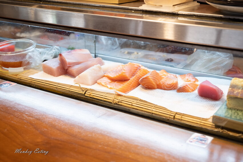 【台中日本料理】小鮨食事│高CP值平價日料，創意握壽司丼飯，厚切生魚片超新鮮！ - 貪吃猴的幻想