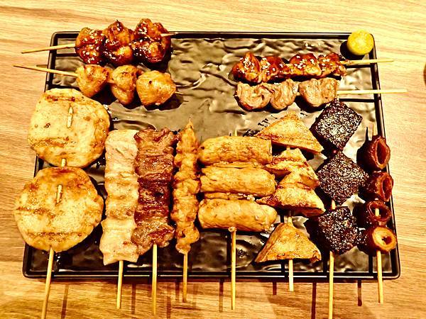 Jessica食記-「串在一起平價串燒/生啤」，台北大安區（東區）平價串燒推薦，CP值高與朋友週末晚上吃好吃的串燒與喝一杯首選，不收服務費