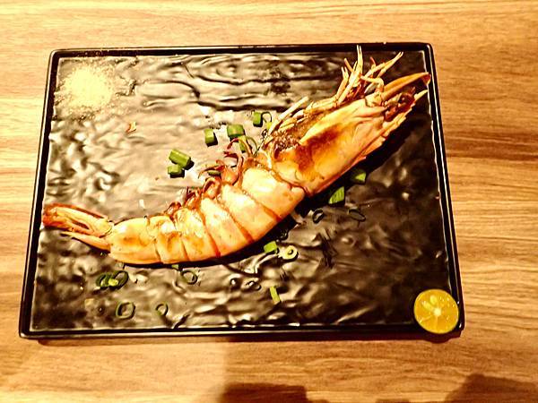 Jessica食記-「串在一起平價串燒/生啤」，台北大安區（東區）平價串燒推薦，CP值高與朋友週末晚上吃好吃的串燒與喝一杯首選，不收服務費