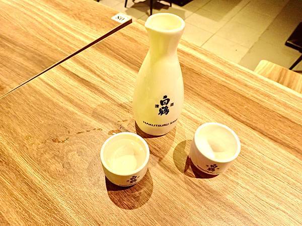 Jessica食記-「串在一起平價串燒/生啤」，台北大安區（東區）平價串燒推薦，CP值高與朋友週末晚上吃好吃的串燒與喝一杯首選，不收服務費