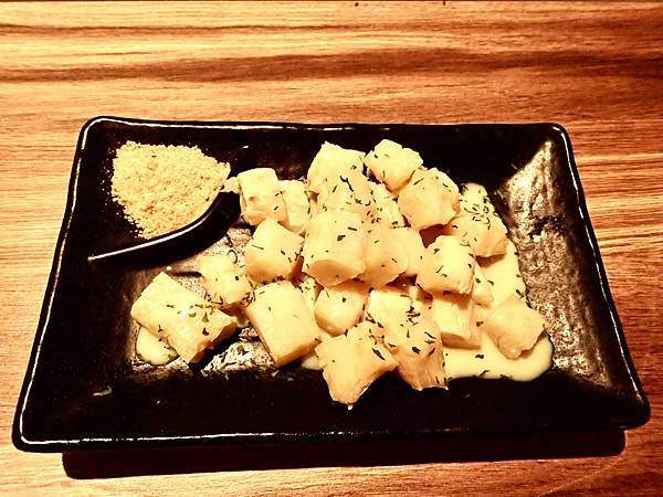 Jessica食記-「串在一起平價串燒/生啤」，台北大安區（東區）平價串燒推薦，CP值高與朋友週末晚上吃好吃的串燒與喝一杯首選，不收服務費