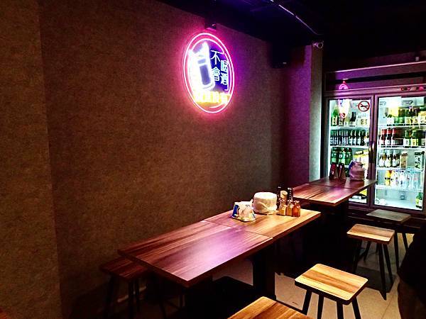 Jessica食記-「串在一起平價串燒/生啤」，台北大安區（東區）平價串燒推薦，CP值高與朋友週末晚上吃好吃的串燒與喝一杯首選，不收服務費