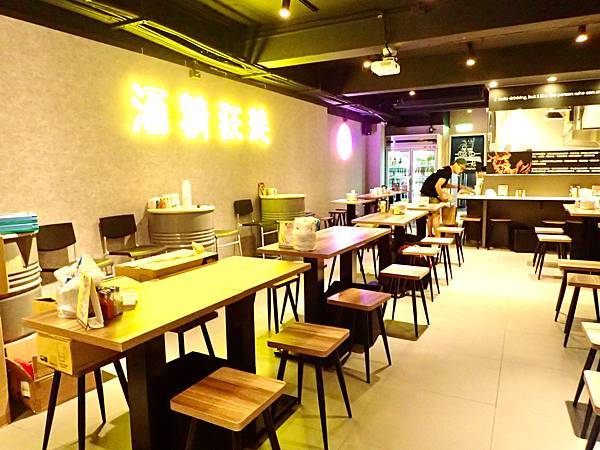 Jessica食記-「串在一起平價串燒/生啤」，台北大安區（東區）平價串燒推薦，CP值高與朋友週末晚上吃好吃的串燒與喝一杯首選，不收服務費