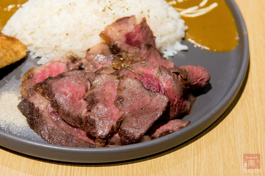 【臺南美食】咖哩飯也能自由搭配|咖哩搭配燒烤新組合|水果濃醬咖哩|咖哩免費續加.白飯吃到飽~~Hi!咖哩|燒烤本舖 - 南人幫