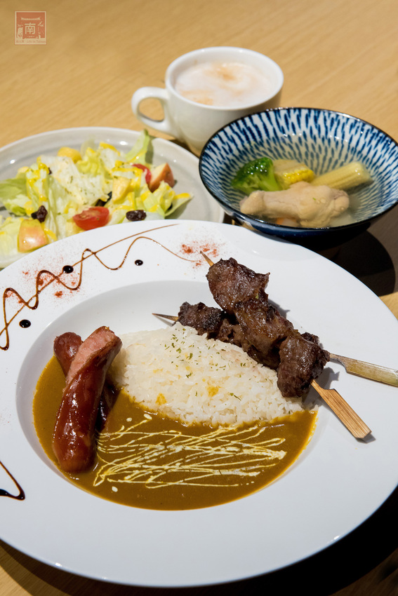 【臺南美食】咖哩飯也能自由搭配|咖哩搭配燒烤新組合|水果濃醬咖哩|咖哩免費續加.白飯吃到飽~~Hi!咖哩|燒烤本舖 - 南人幫