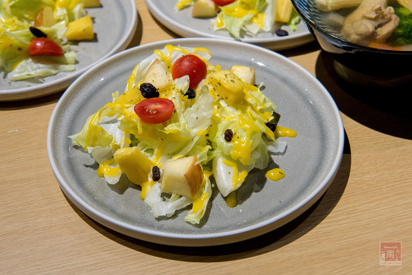 【臺南美食】咖哩飯也能自由搭配|咖哩搭配燒烤新組合|水果濃醬咖哩|咖哩免費續加.白飯吃到飽~~Hi!咖哩|燒烤本舖 - 南人幫