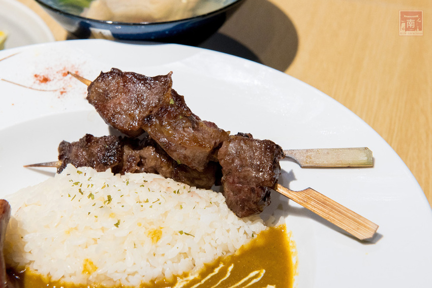 【臺南美食】咖哩飯也能自由搭配|咖哩搭配燒烤新組合|水果濃醬咖哩|咖哩免費續加.白飯吃到飽~~Hi!咖哩|燒烤本舖 - 南人幫