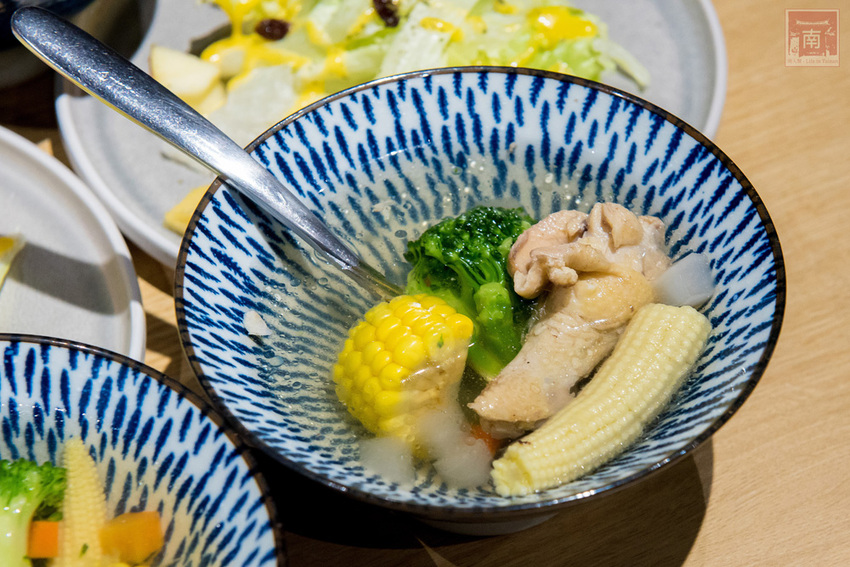 【臺南美食】咖哩飯也能自由搭配|咖哩搭配燒烤新組合|水果濃醬咖哩|咖哩免費續加.白飯吃到飽~~Hi!咖哩|燒烤本舖 - 南人幫