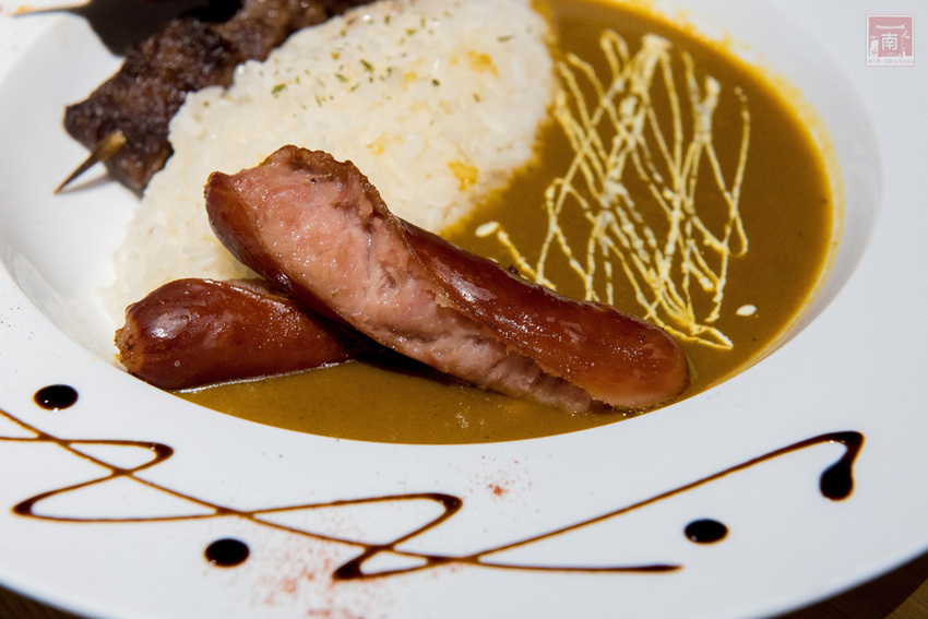 【臺南美食】咖哩飯也能自由搭配|咖哩搭配燒烤新組合|水果濃醬咖哩|咖哩免費續加.白飯吃到飽~~Hi!咖哩|燒烤本舖 - 南人幫