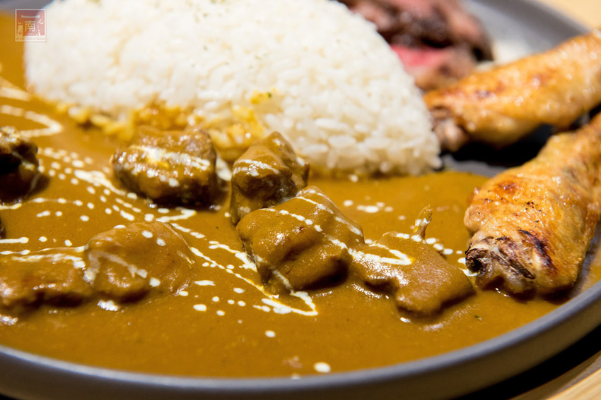 【臺南美食】咖哩飯也能自由搭配|咖哩搭配燒烤新組合|水果濃醬咖哩|咖哩免費續加.白飯吃到飽~~Hi!咖哩|燒烤本舖 - 南人幫