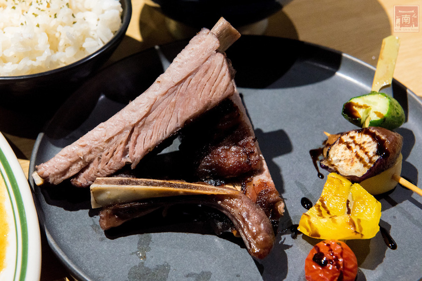 【臺南美食】咖哩飯也能自由搭配|咖哩搭配燒烤新組合|水果濃醬咖哩|咖哩免費續加.白飯吃到飽~~Hi!咖哩|燒烤本舖 - 南人幫