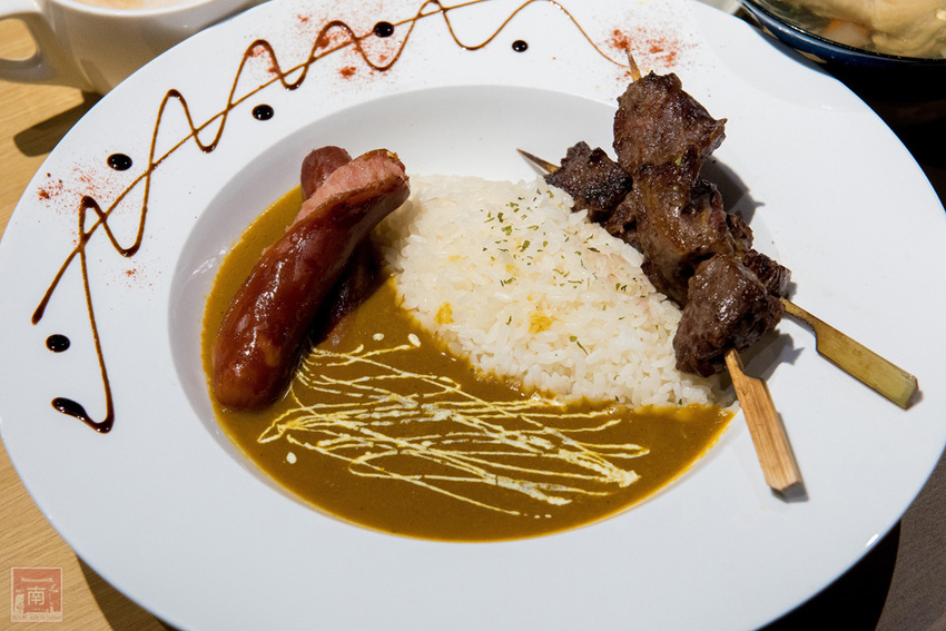 【臺南美食】咖哩飯也能自由搭配|咖哩搭配燒烤新組合|水果濃醬咖哩|咖哩免費續加.白飯吃到飽~~Hi!咖哩|燒烤本舖 - 南人幫