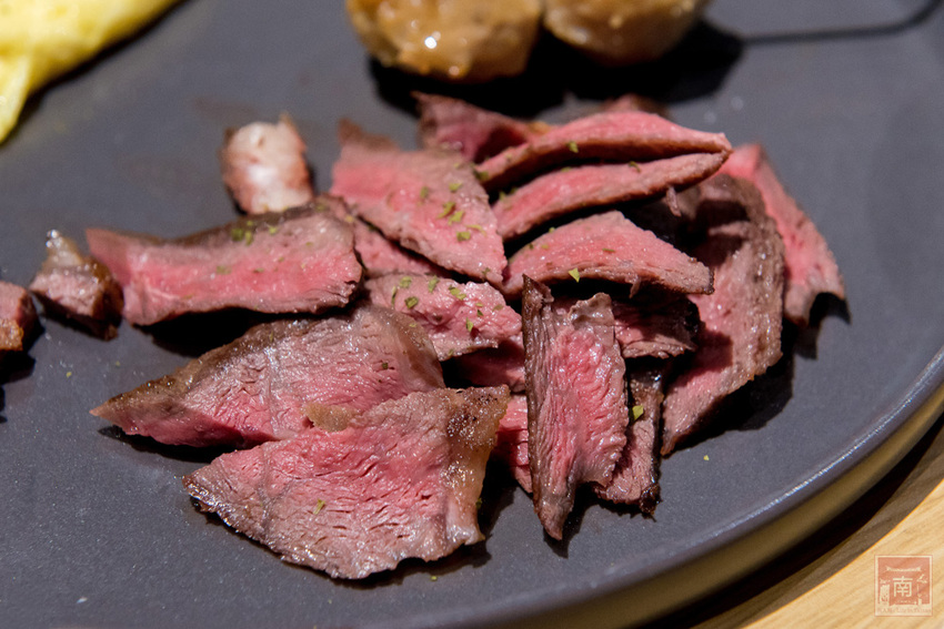 【臺南美食】咖哩飯也能自由搭配|咖哩搭配燒烤新組合|水果濃醬咖哩|咖哩免費續加.白飯吃到飽~~Hi!咖哩|燒烤本舖 - 南人幫