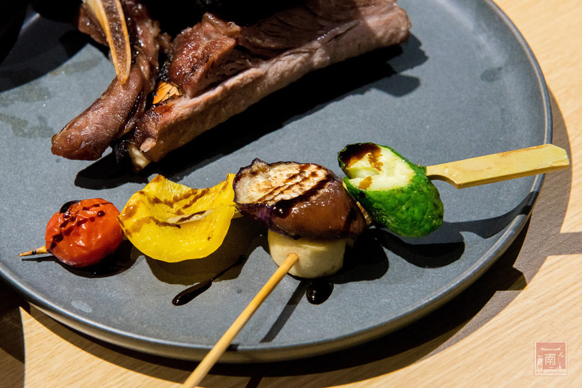 【臺南美食】咖哩飯也能自由搭配|咖哩搭配燒烤新組合|水果濃醬咖哩|咖哩免費續加.白飯吃到飽~~Hi!咖哩|燒烤本舖 - 南人幫