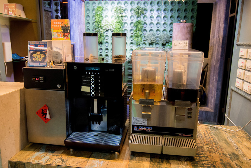 【臺南美食】咖哩飯也能自由搭配|咖哩搭配燒烤新組合|水果濃醬咖哩|咖哩免費續加.白飯吃到飽~~Hi!咖哩|燒烤本舖 - 南人幫