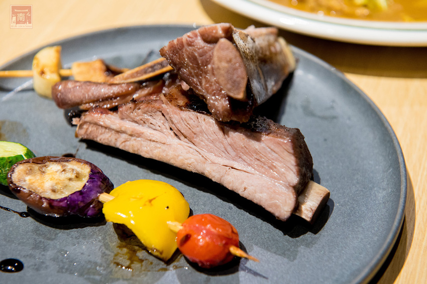 【臺南美食】咖哩飯也能自由搭配|咖哩搭配燒烤新組合|水果濃醬咖哩|咖哩免費續加.白飯吃到飽~~Hi!咖哩|燒烤本舖 - 南人幫