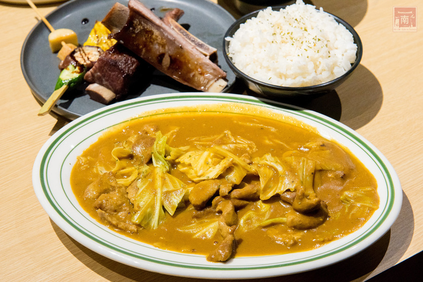 【臺南美食】咖哩飯也能自由搭配|咖哩搭配燒烤新組合|水果濃醬咖哩|咖哩免費續加.白飯吃到飽~~Hi!咖哩|燒烤本舖 - 南人幫