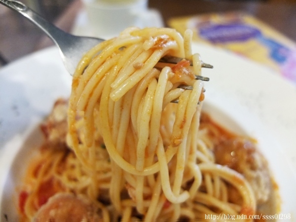 食記【川聚 CHUAN JU 咖啡館】六龜山城裡的美食亮點!義大利麵、咖哩飯、火鍋、咖啡、飲品 饕客激賞!