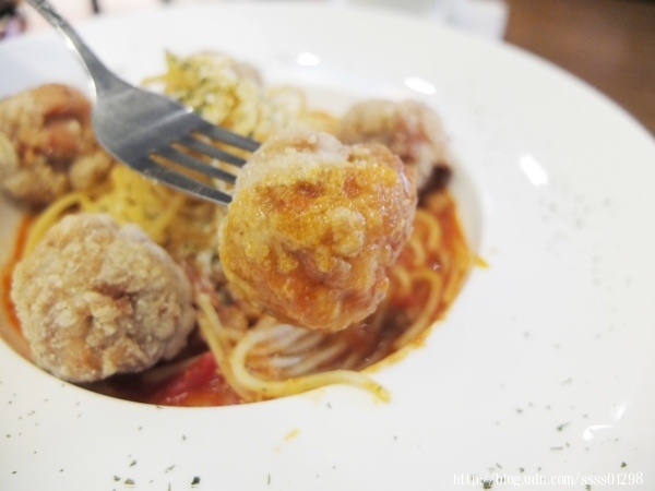 食記【川聚 CHUAN JU 咖啡館】六龜山城裡的美食亮點!義大利麵、咖哩飯、火鍋、咖啡、飲品 饕客激賞!