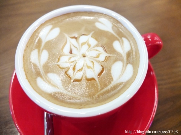 食記【川聚 CHUAN JU 咖啡館】六龜山城裡的美食亮點!義大利麵、咖哩飯、火鍋、咖啡、飲品 饕客激賞!