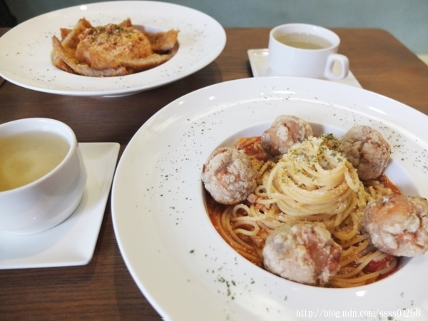 食記【川聚 CHUAN JU 咖啡館】六龜山城裡的美食亮點!義大利麵、咖哩飯、火鍋、咖啡、飲品 饕客激賞!