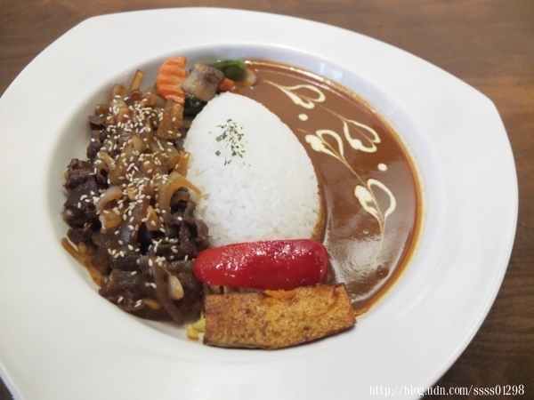 食記【川聚 CHUAN JU 咖啡館】六龜山城裡的美食亮點!義大利麵、咖哩飯、火鍋、咖啡、飲品 饕客激賞!