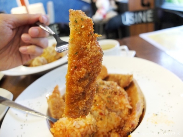 食記【川聚 CHUAN JU 咖啡館】六龜山城裡的美食亮點!義大利麵、咖哩飯、火鍋、咖啡、飲品 饕客激賞!